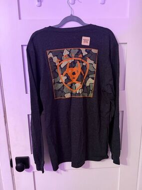 Ariat Black and Gray Men's Logo long-sleeve Tee
